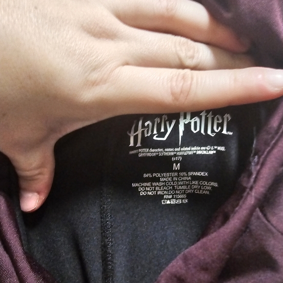 Harry Potter Black and Maroon Leggings - Picture 6 of 6